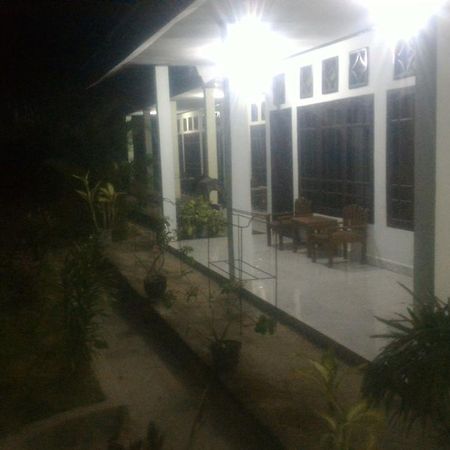Bintang Wisata Riung Hotel Buitenkant foto