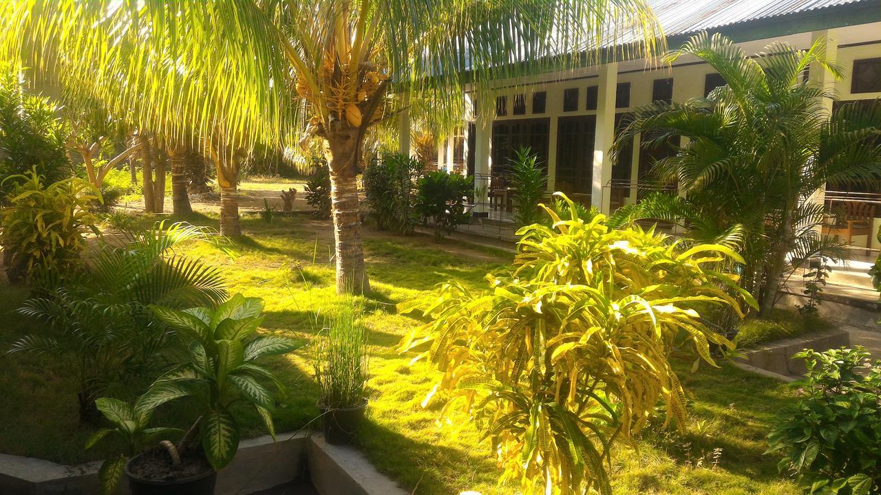 Bintang Wisata Riung Hotel Buitenkant foto